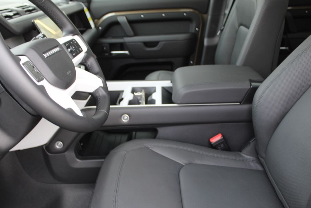 2026 Land Rover Defender X-Dynamic SE - Photo 18