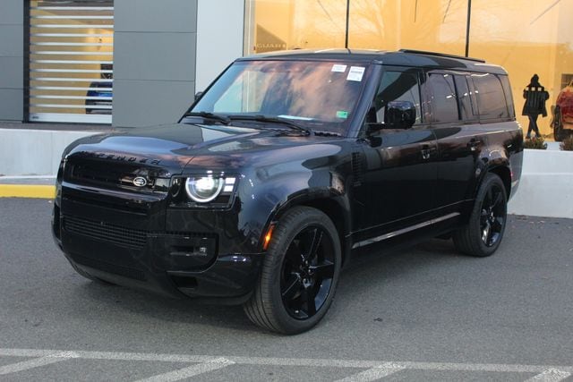 2026 Land Rover Defender X-Dynamic SE's photo