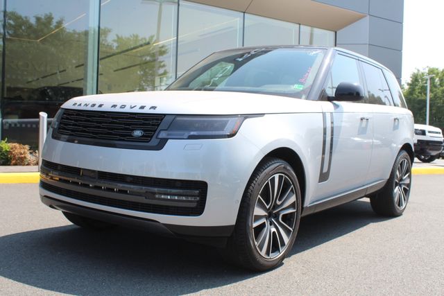 2025 Land Rover Range Rover SE's photo