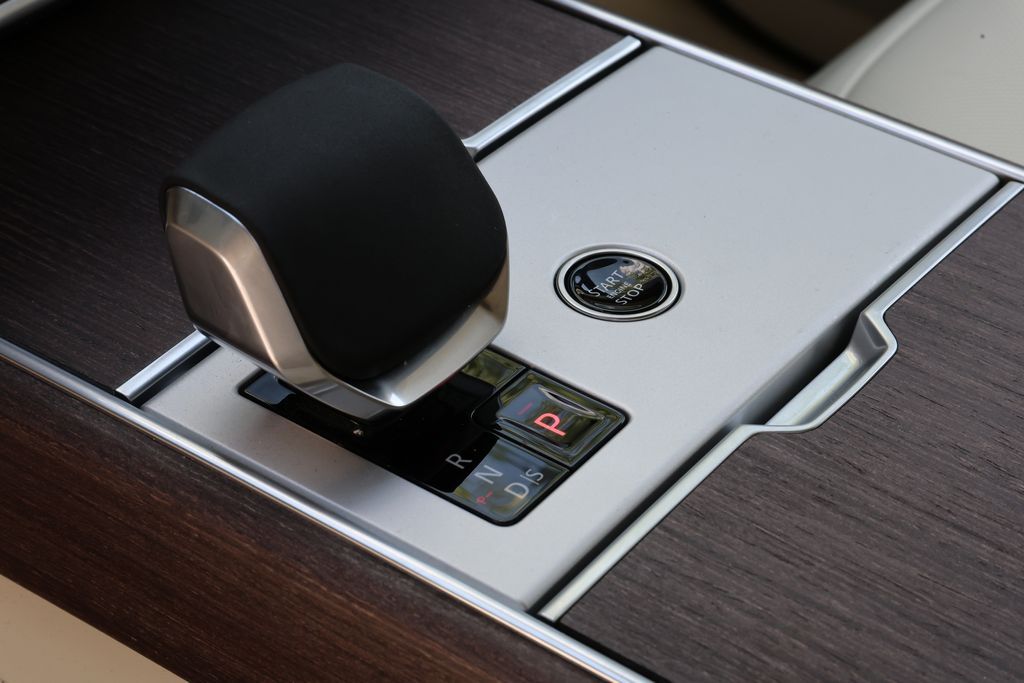 2025 Land Rover Range Rover SE - Photo 15