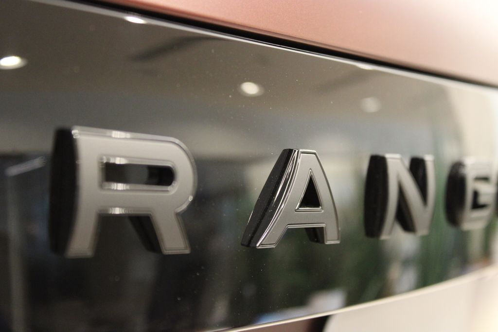 2026 Land Rover Range Rover SV - Photo 23