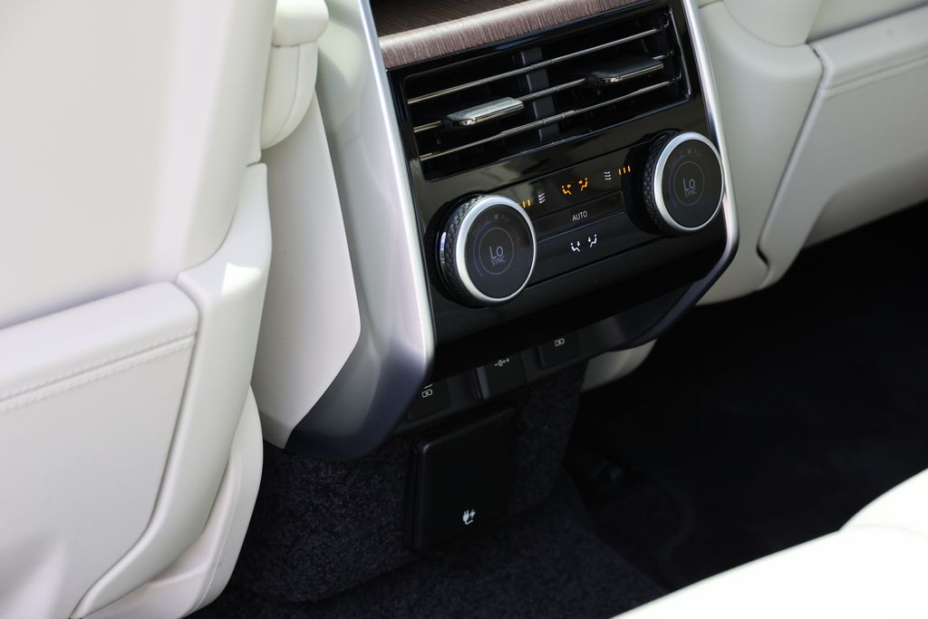 2025 Land Rover Range Rover SE - Photo 12