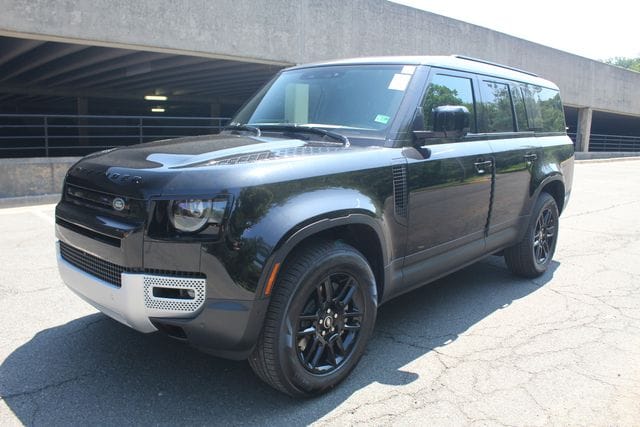 2025 Land Rover Defender S's photo