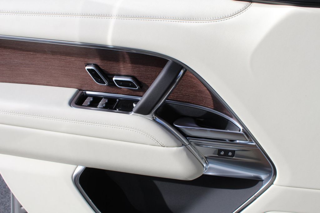 2025 Land Rover Range Rover SE - Photo 33