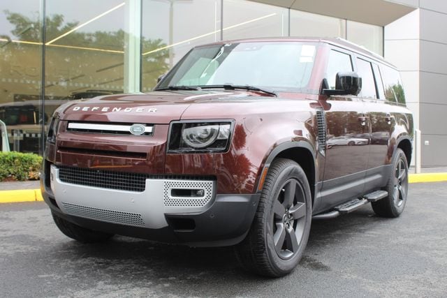 2025 Land Rover Defender S's photo