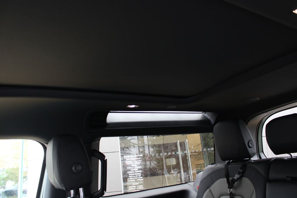 2022 Land Rover Defender X-Dynamic SE - Photo 9