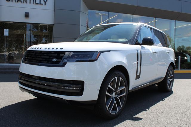 2025 Land Rover Range Rover SE's photo