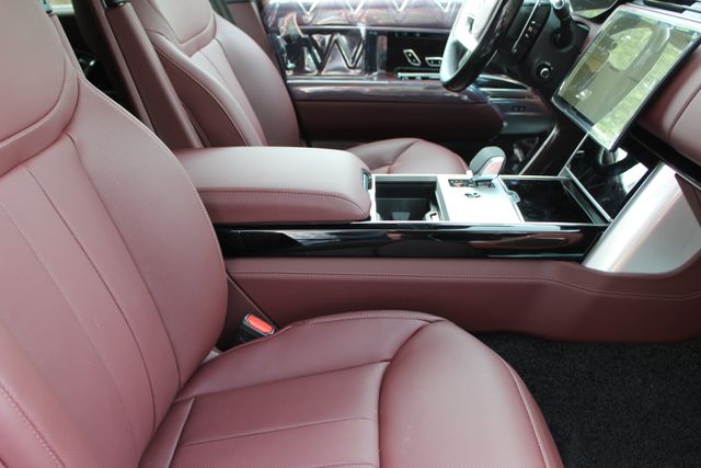 2025 Land Rover Range Rover Autobiography photo 2