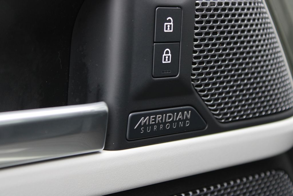 2022 Land Rover Defender X-Dynamic SE - Photo 7