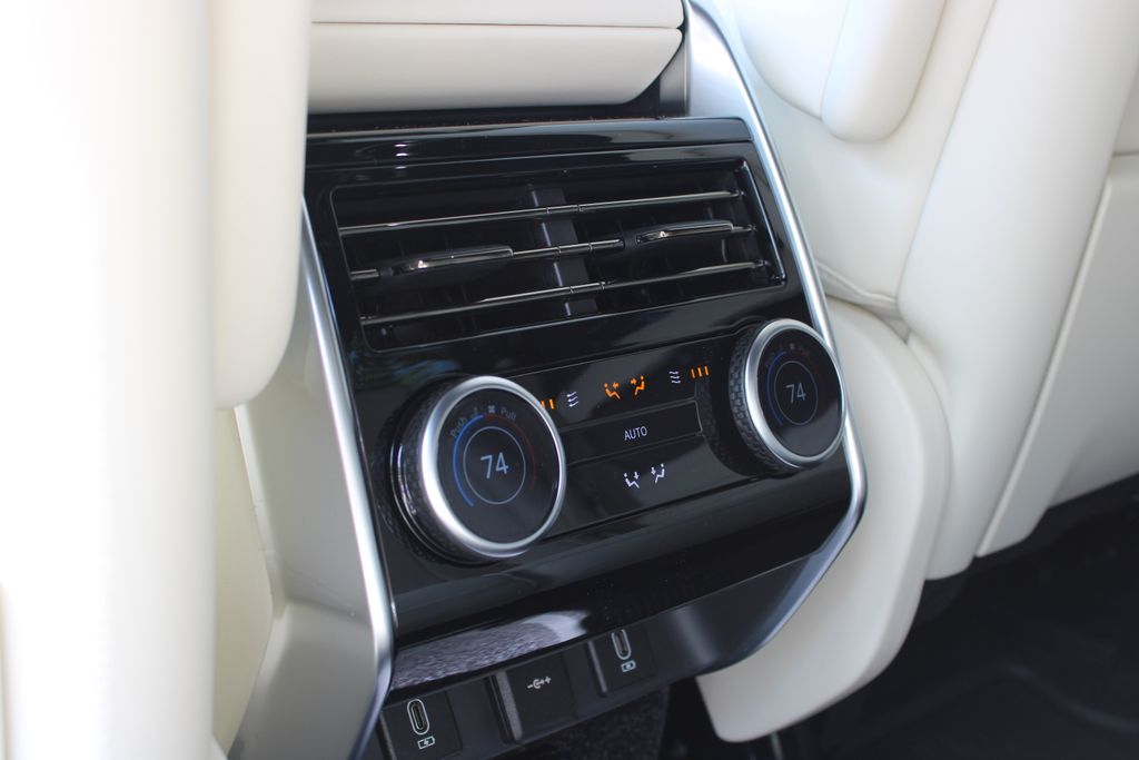 2026 Land Rover Range Rover SE - Photo 12