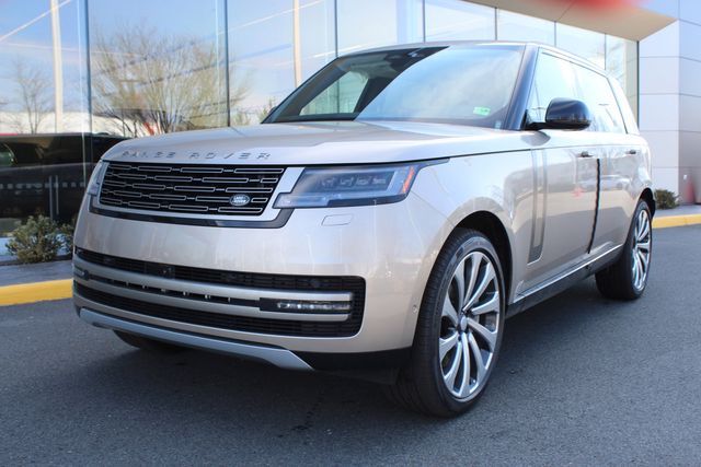2025 Land Rover Range Rover SE's photo