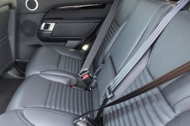 2025 Land Rover Discovery P300 S photo 4