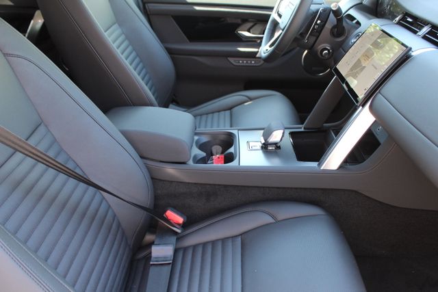 2025 Land Rover Discovery Sport S photo 2