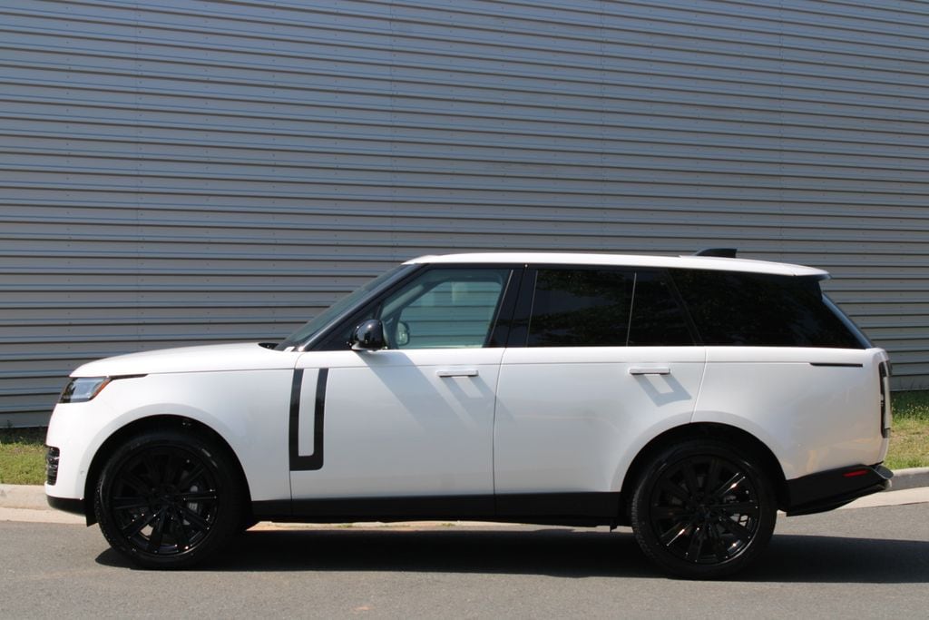 2026 Land Rover Range Rover SE - Photo 2