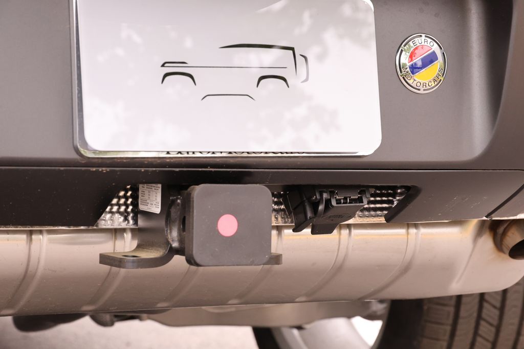 2026 Land Rover Defender X-Dynamic SE - Photo 8