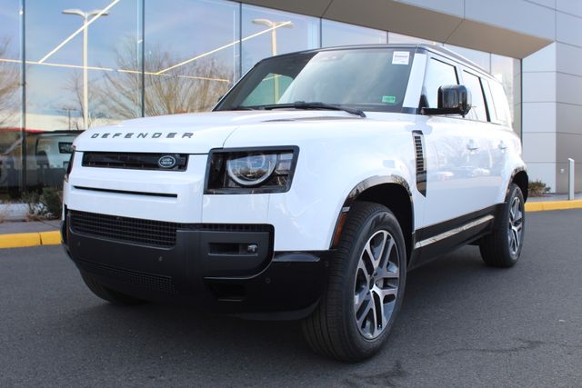 2026 Land Rover Defender X-Dynamic SE's photo