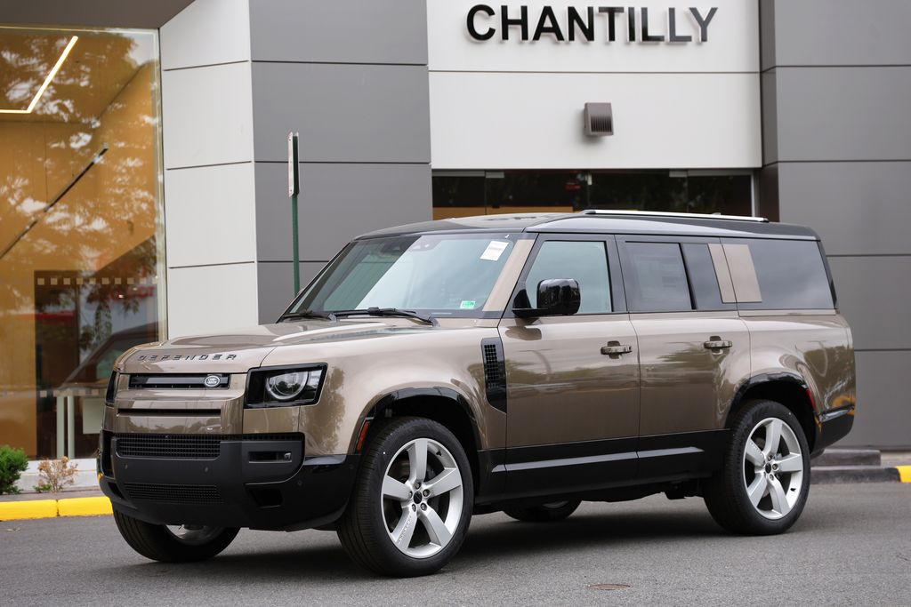 2026 Land Rover Defender 130 X-Dynamic SE P400's photo
