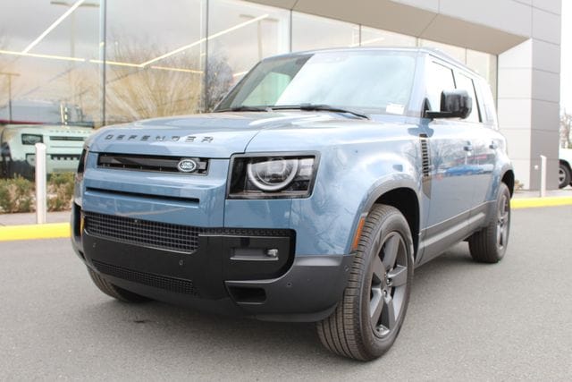 2026 Land Rover Defender S's photo