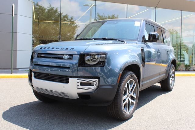 2025 Land Rover Defender S's photo