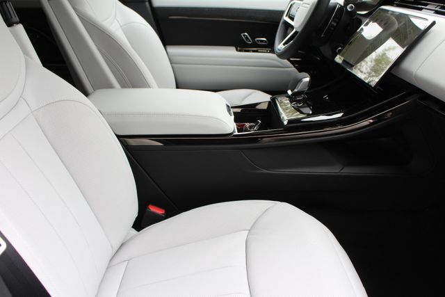 2025 Land Rover Range Rover Sport P360 SE photo 3