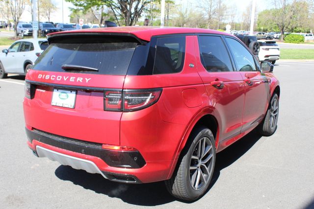 2025 Land Rover Discovery Sport S photo 2