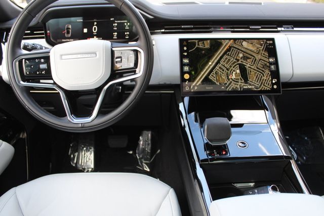 2025 Land Rover Range Rover Sport P360 S photo 4