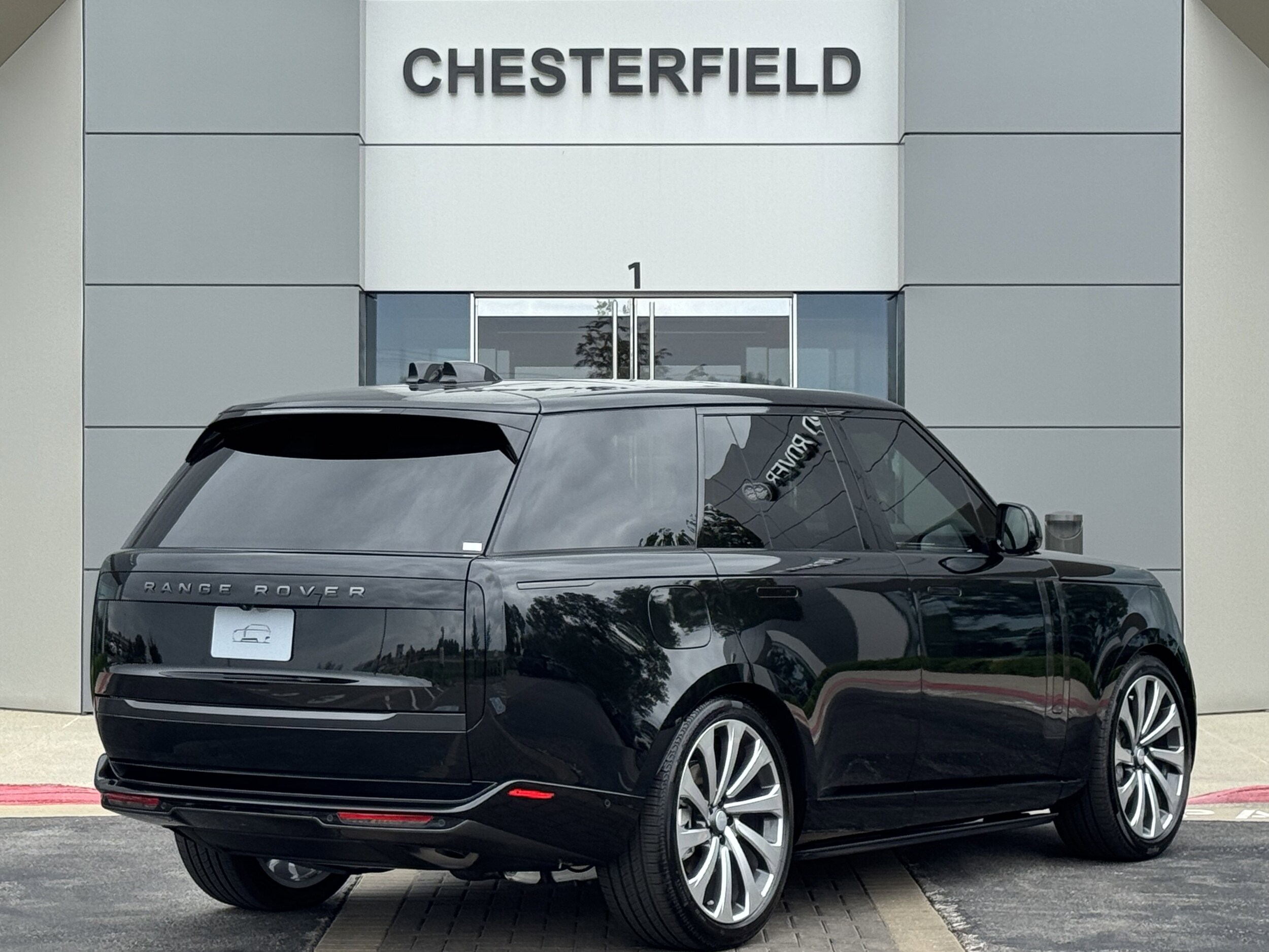 2025 Land Rover Range Rover SE photo 2