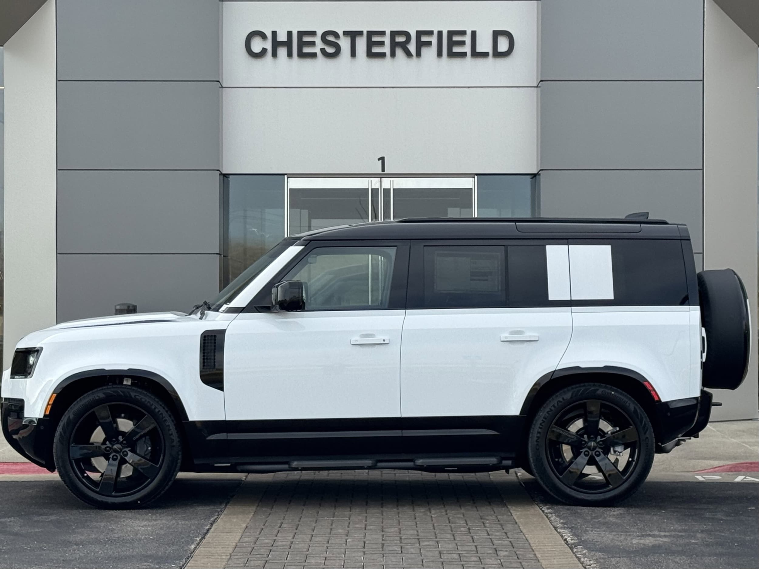 2026 Land Rover Defender X-Dynamic SE - Photo 6