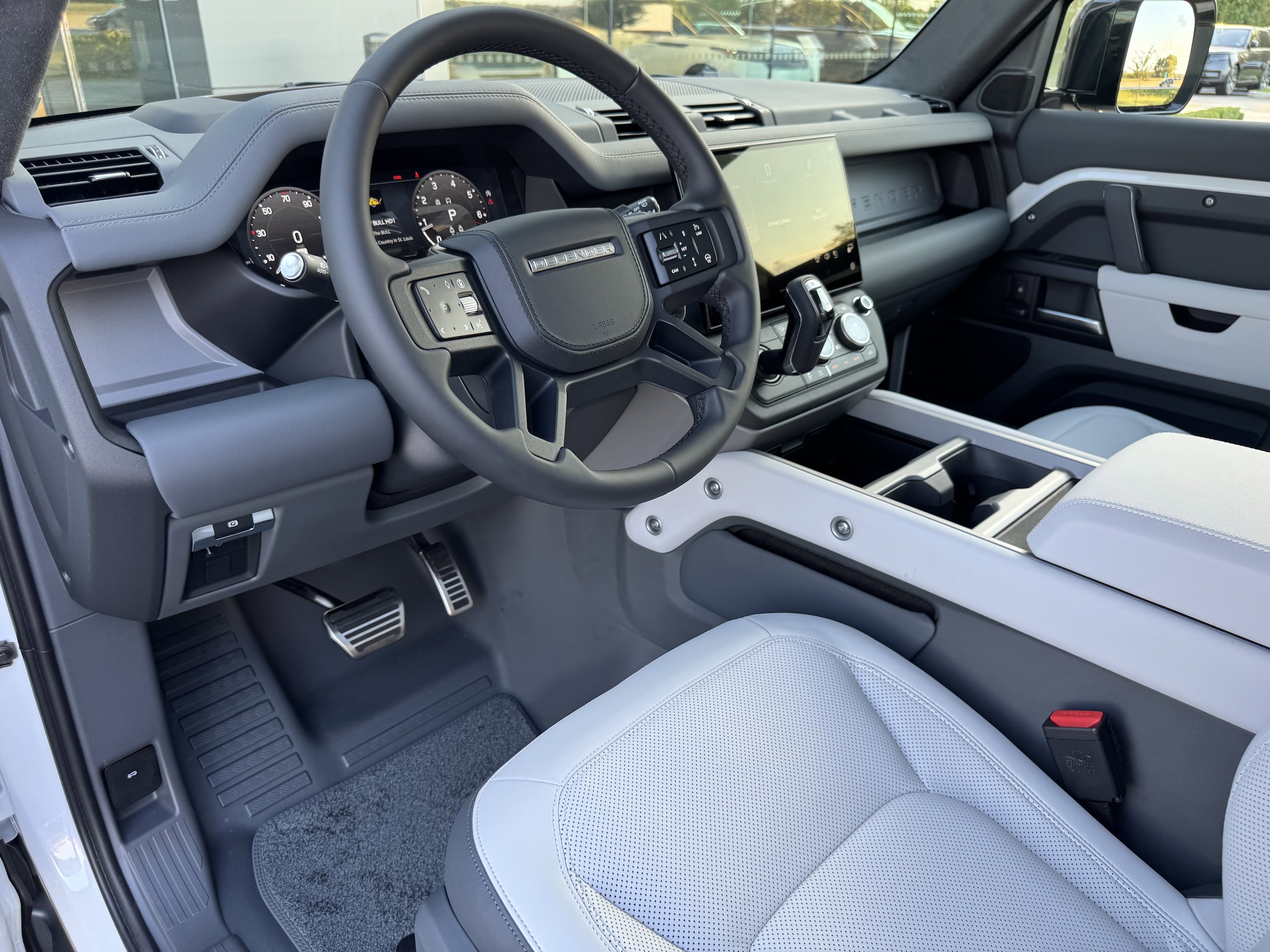 2026 Land Rover Defender V8 - Photo 13