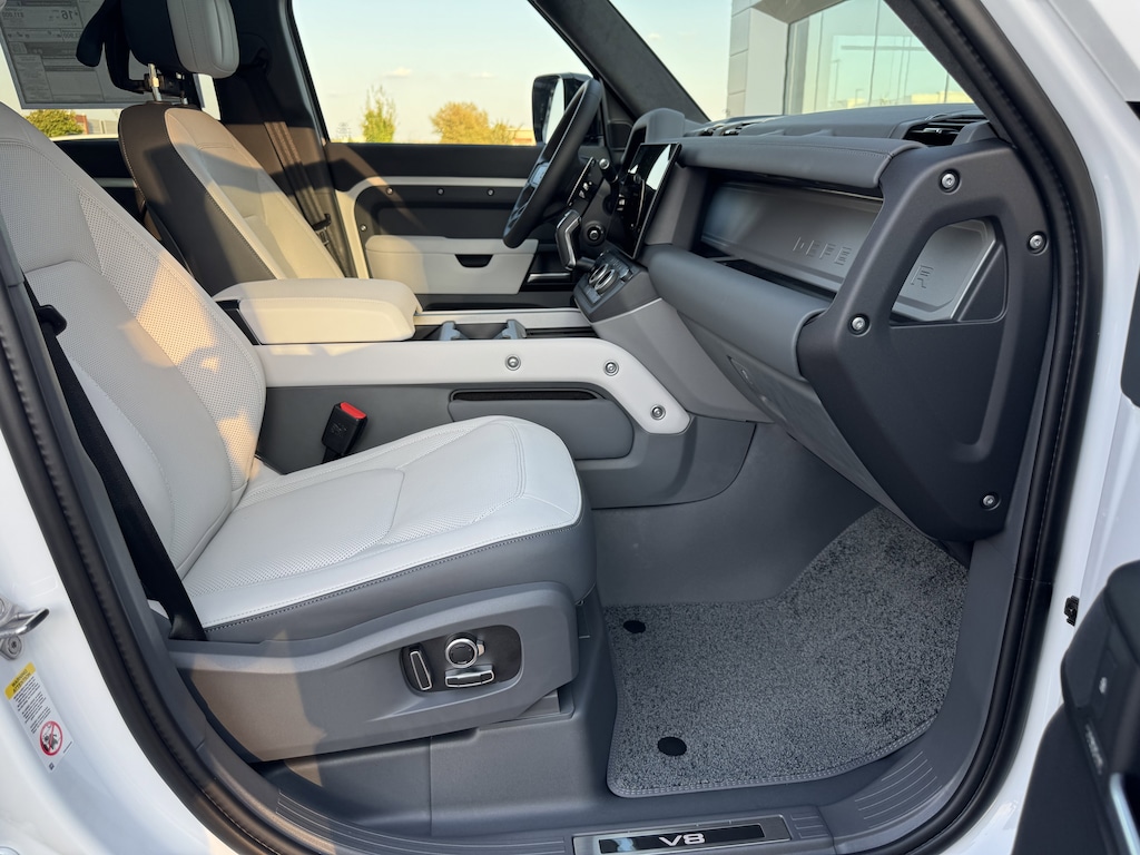 New 2026 Land Rover Defender 130 XV8 500PS SUV