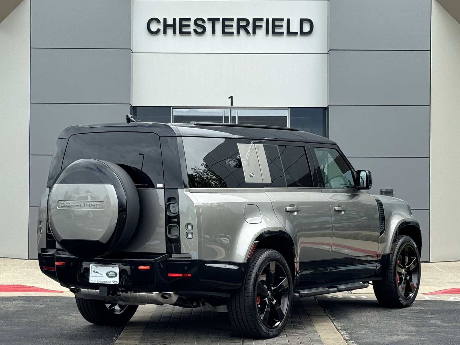 2024 Land Rover Defender 130 X photo 2