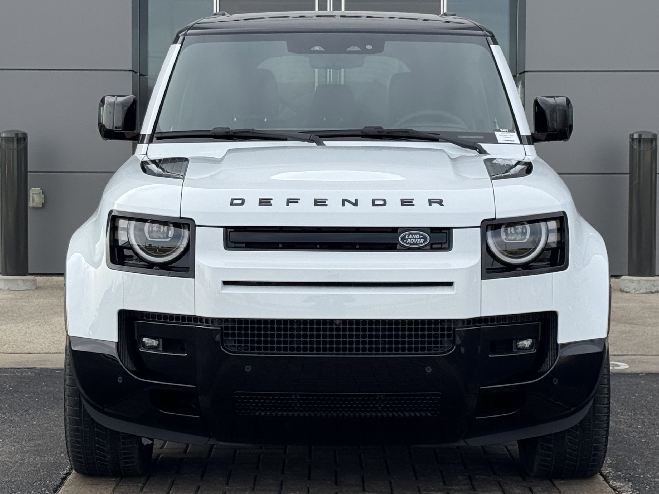 2026 Land Rover Defender X-Dynamic SE - Photo 8