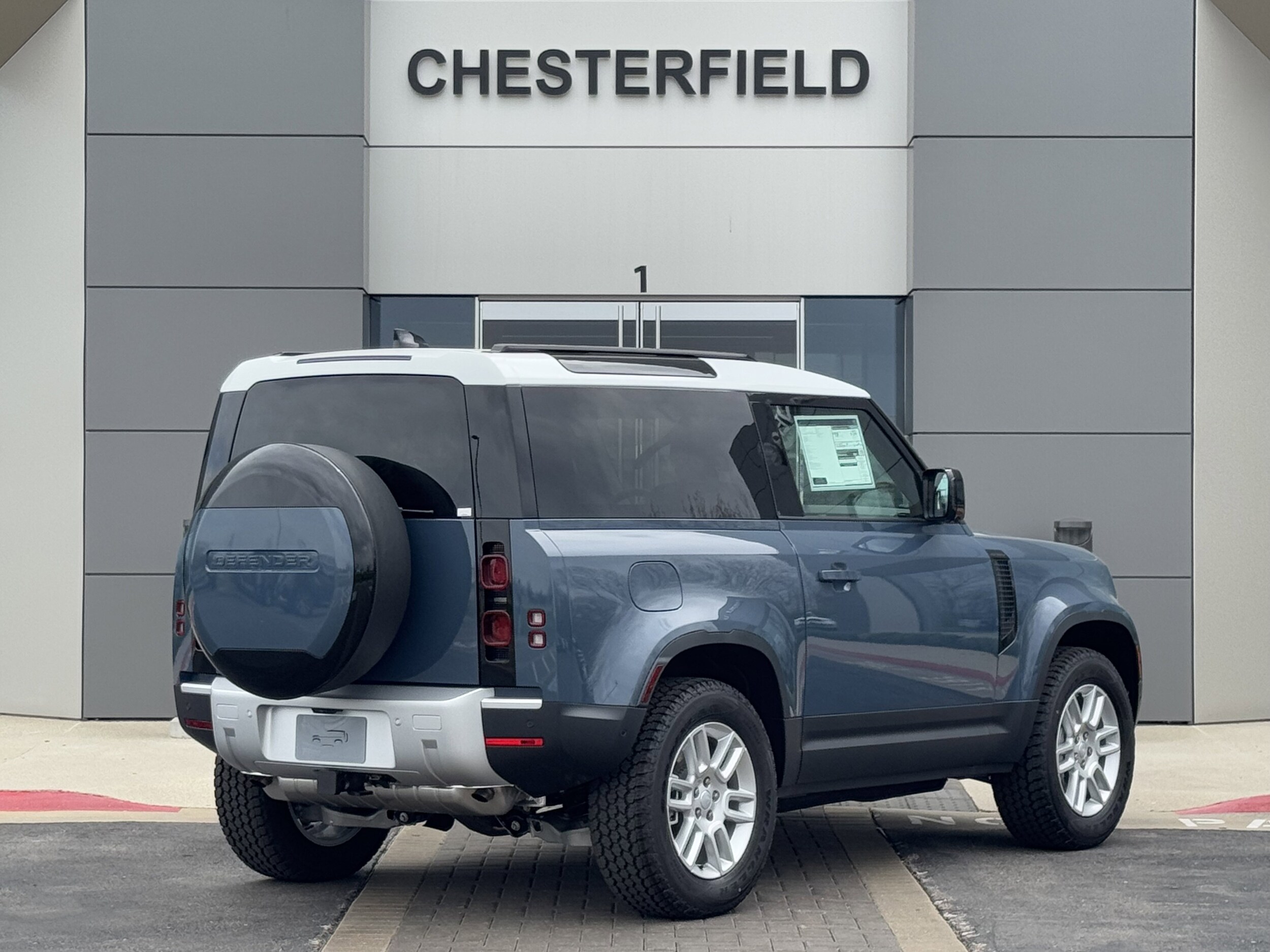 2025 Land Rover Defender 90 S photo 2