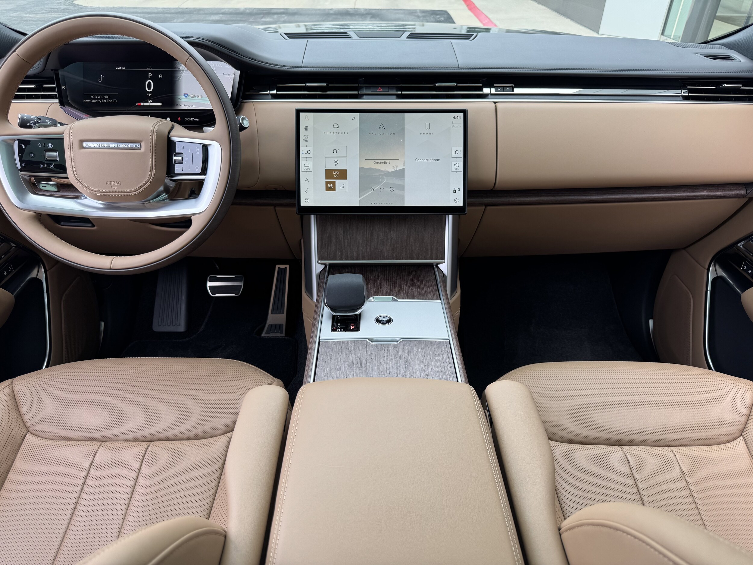 2025 Land Rover Range Rover SE photo 3