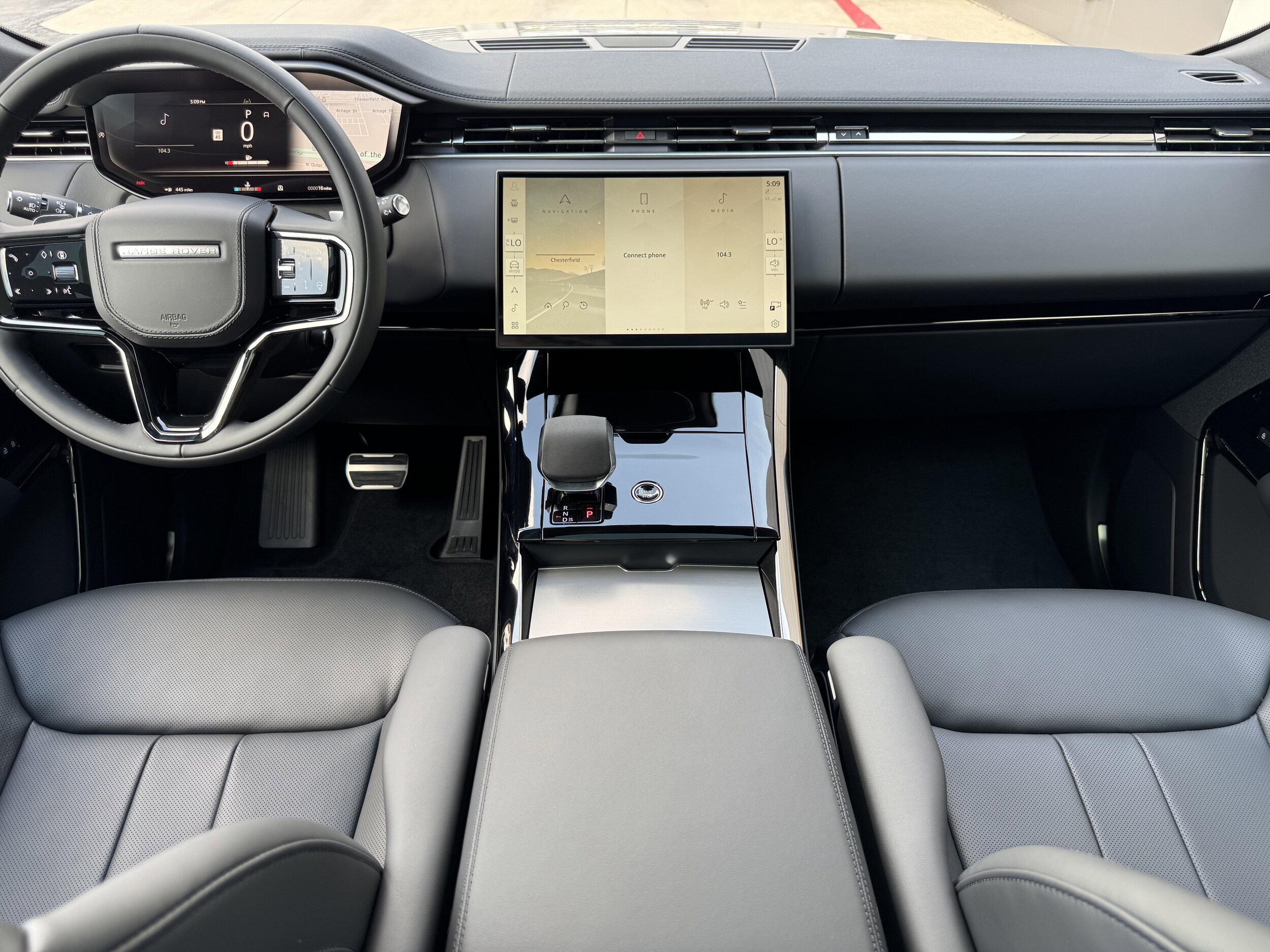 2025 Land Rover Range Rover Sport SE photo 4