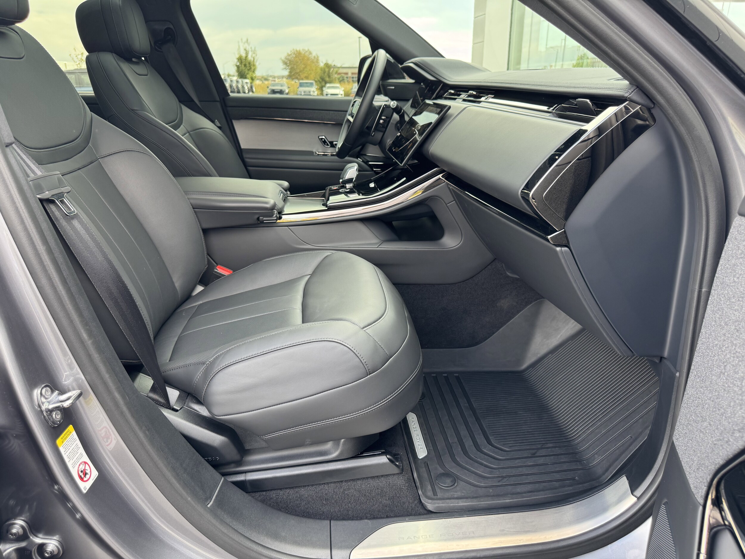 2024 Land Rover Range Rover Sport SE photo 2