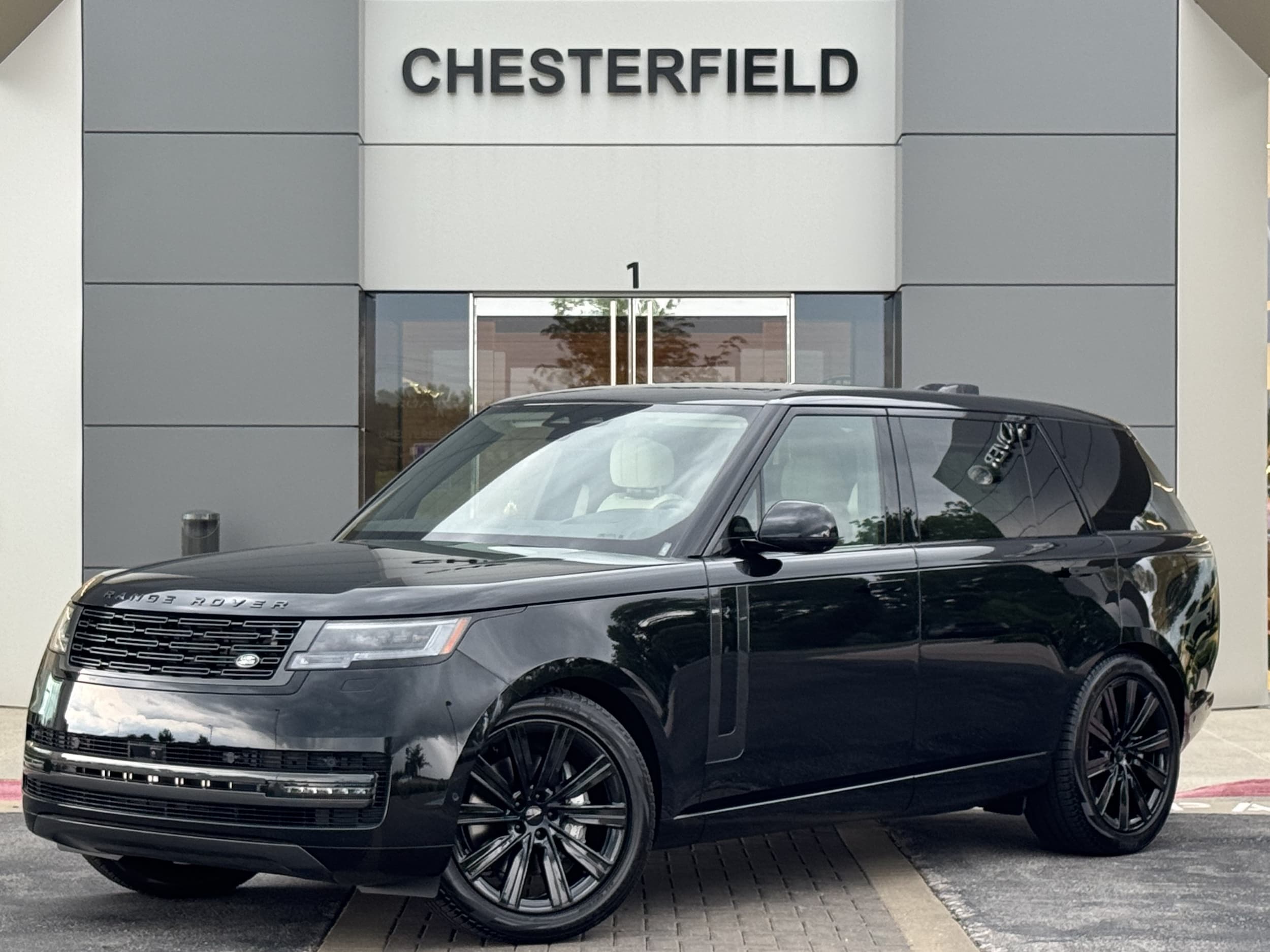 2026 Land Rover Range Rover 3.0 SE LWB 7's photo