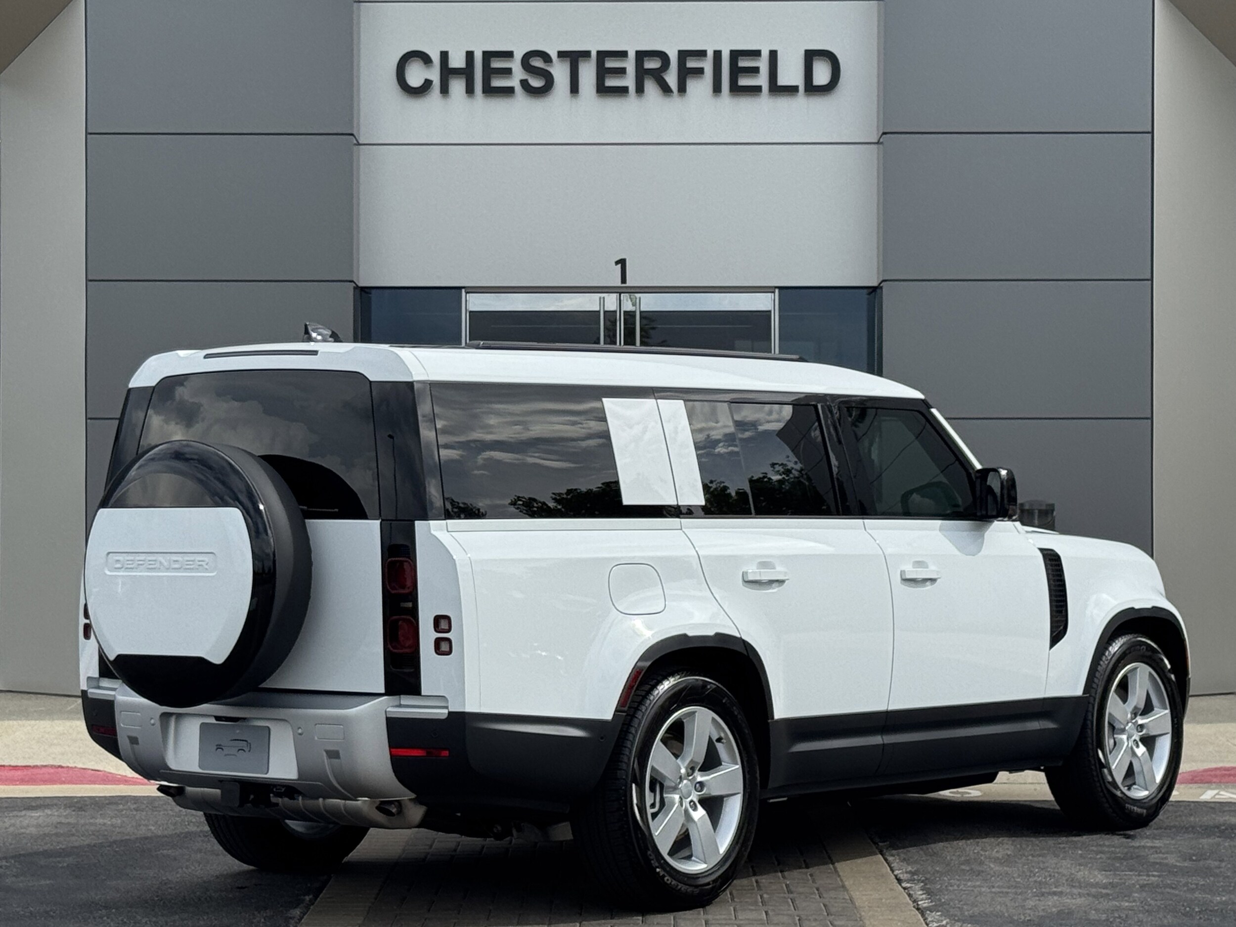 2025 Land Rover Defender 130 S photo 2
