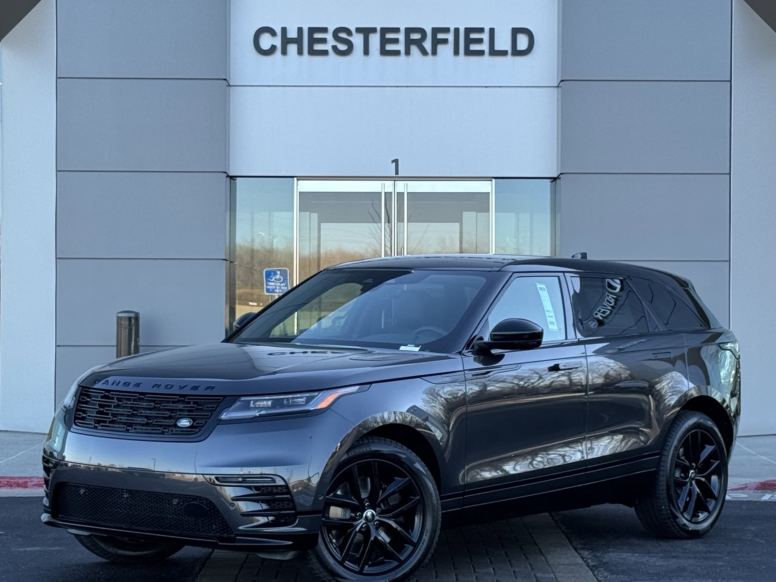 2026 Land Rover Range Rover Velar Dynamic SE's photo