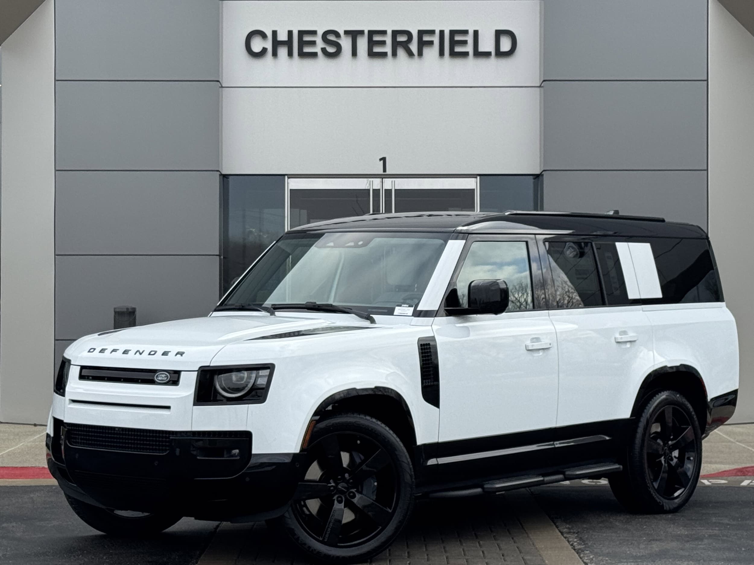 2026 Land Rover Defender X-Dynamic SE's photo