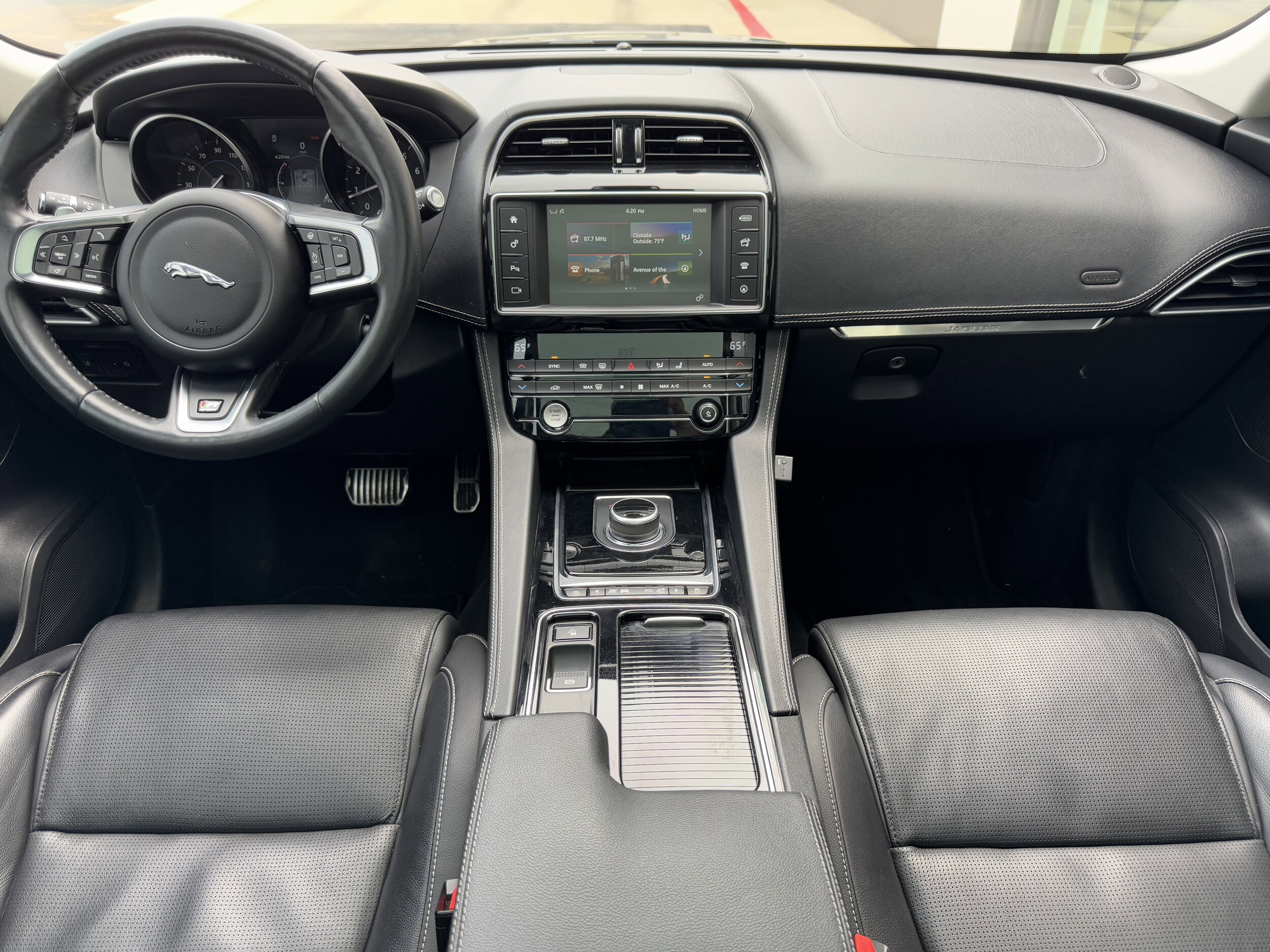 2018 Jaguar F-PACE R-Sport photo 4