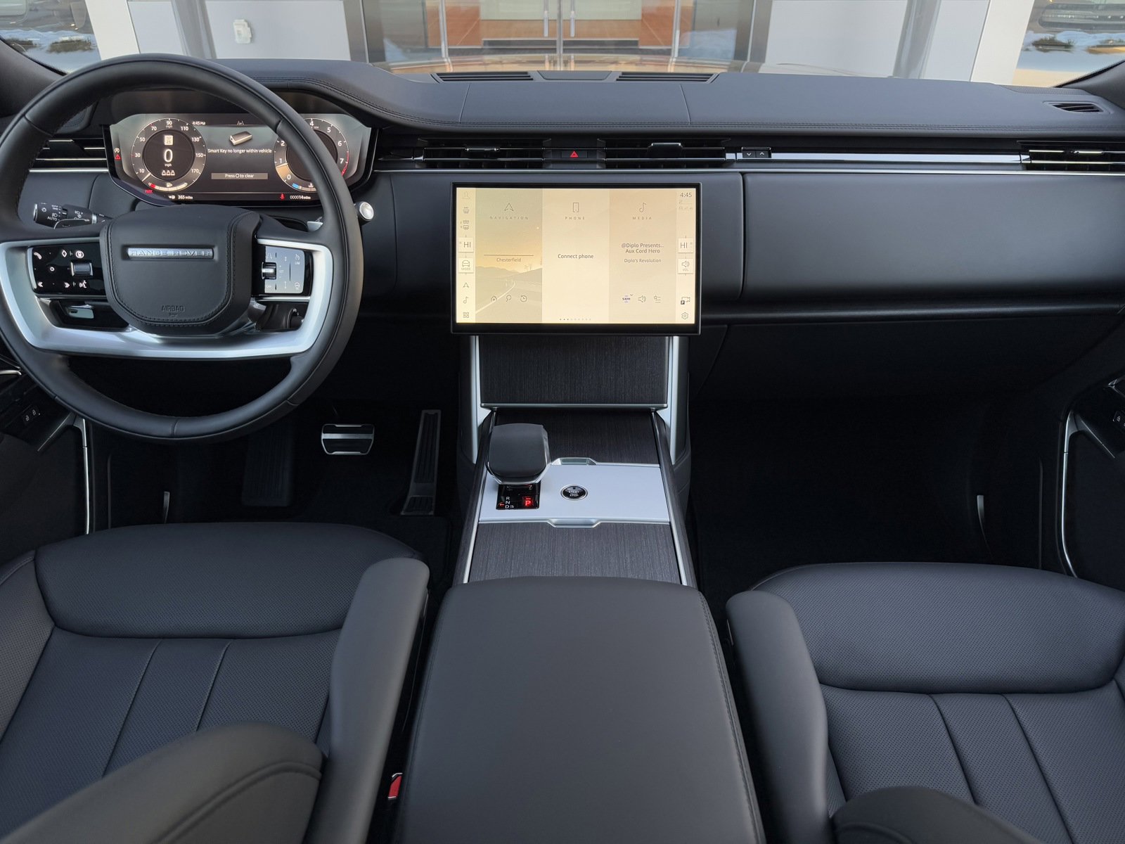 2025 Land Rover Range Rover SE photo 3