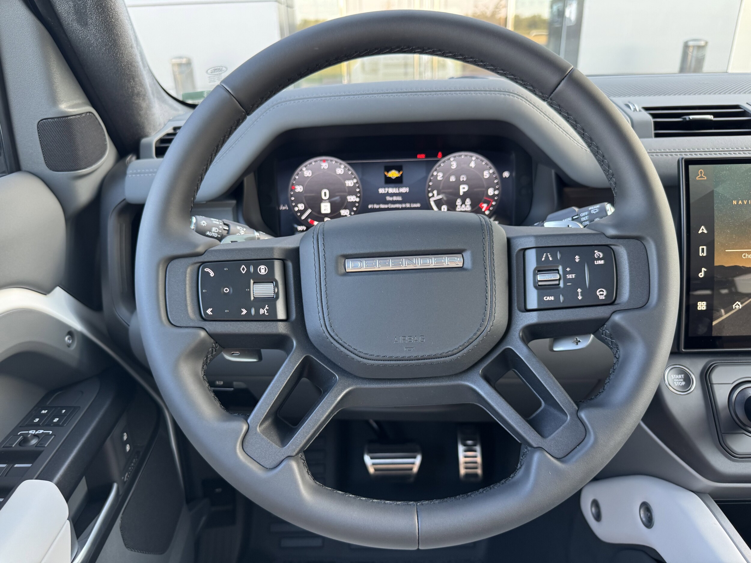 2026 Land Rover Defender V8 - Photo 16