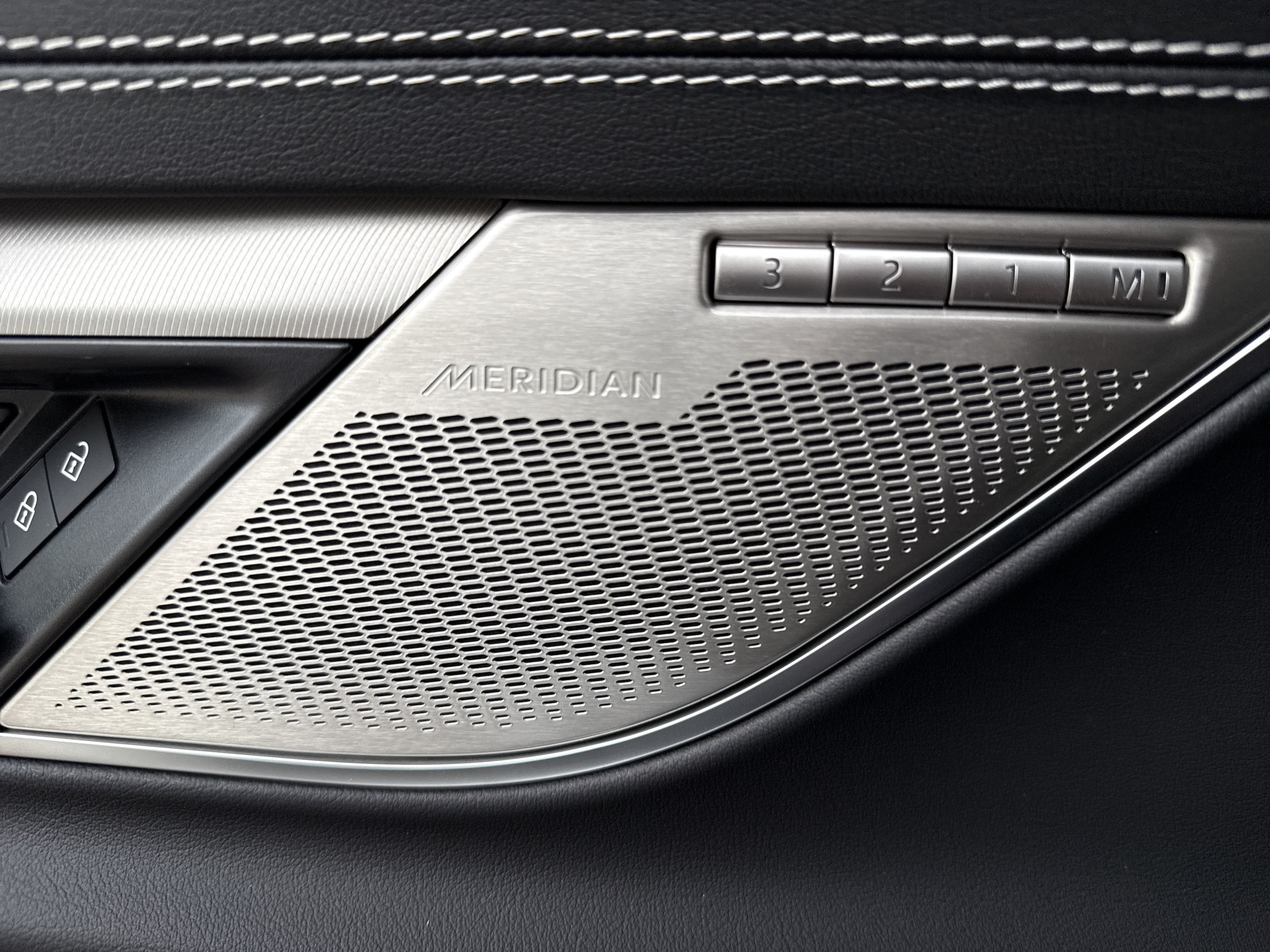 2024 Jaguar XF R-Dynamic SE - Photo 12