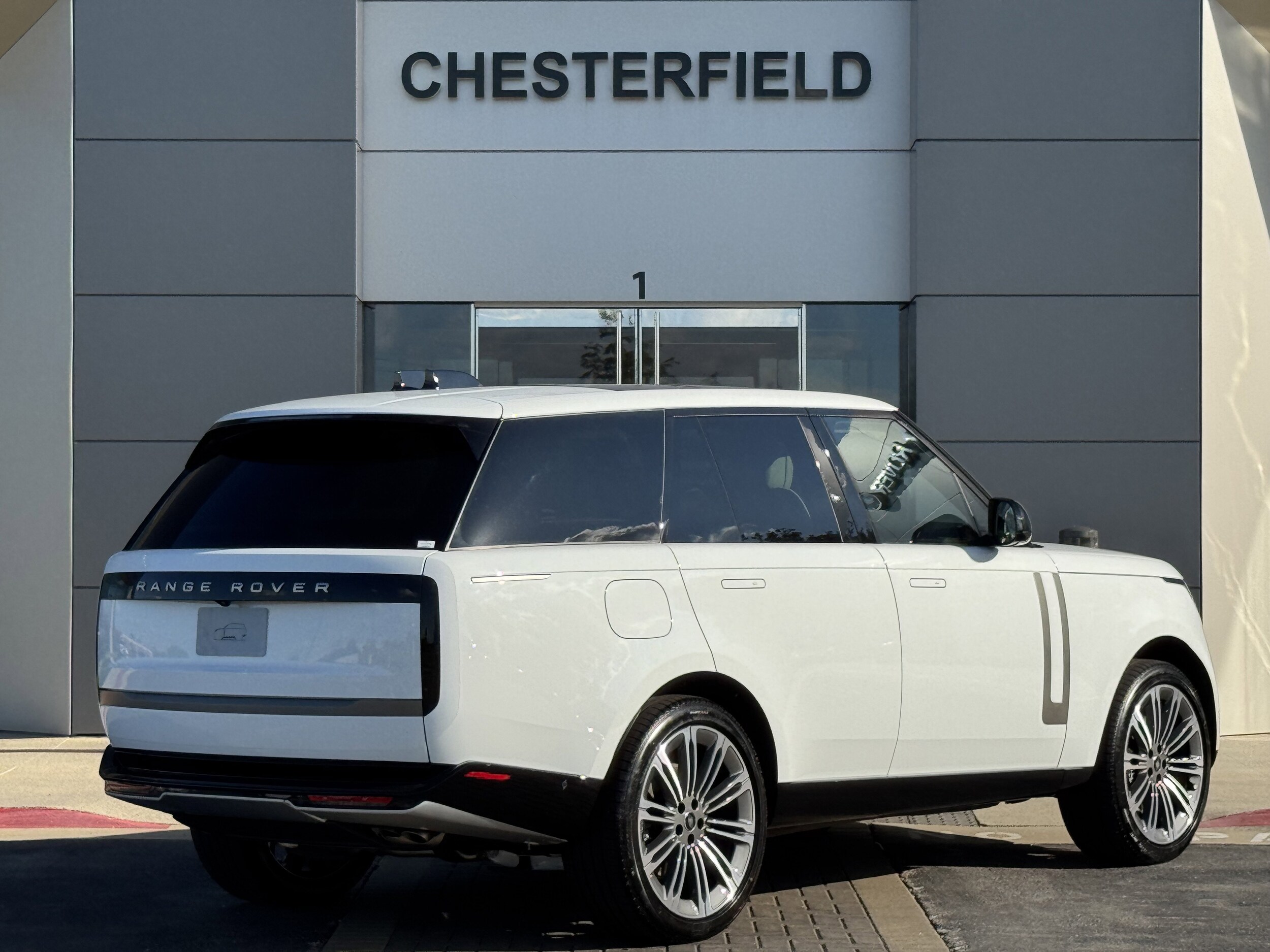 2025 Land Rover Range Rover SE photo 2