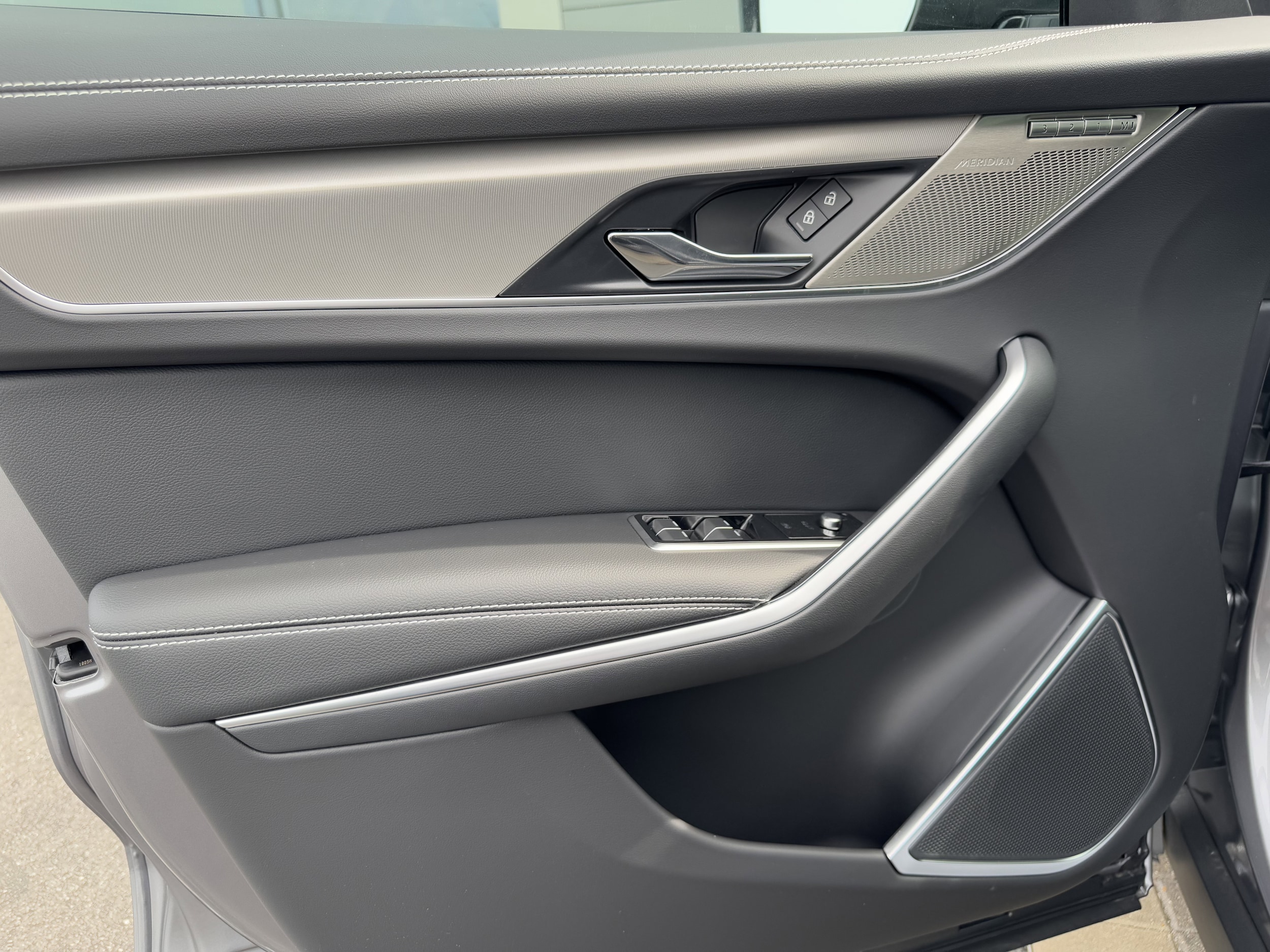 2026 Jaguar F-Pace R-Dynamic S - Photo 10