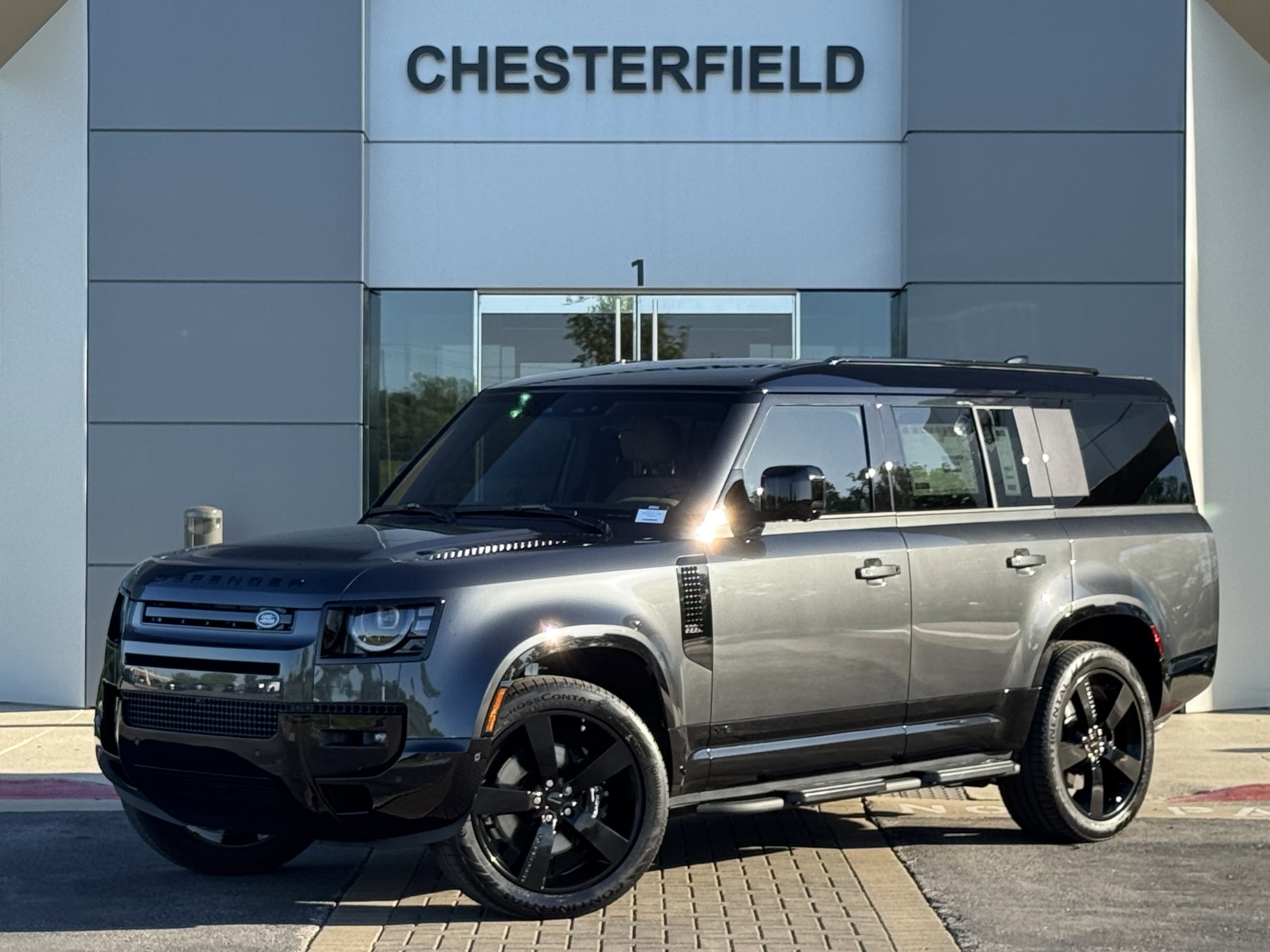 2026 Land Rover Defender 130 V8 P500's photo