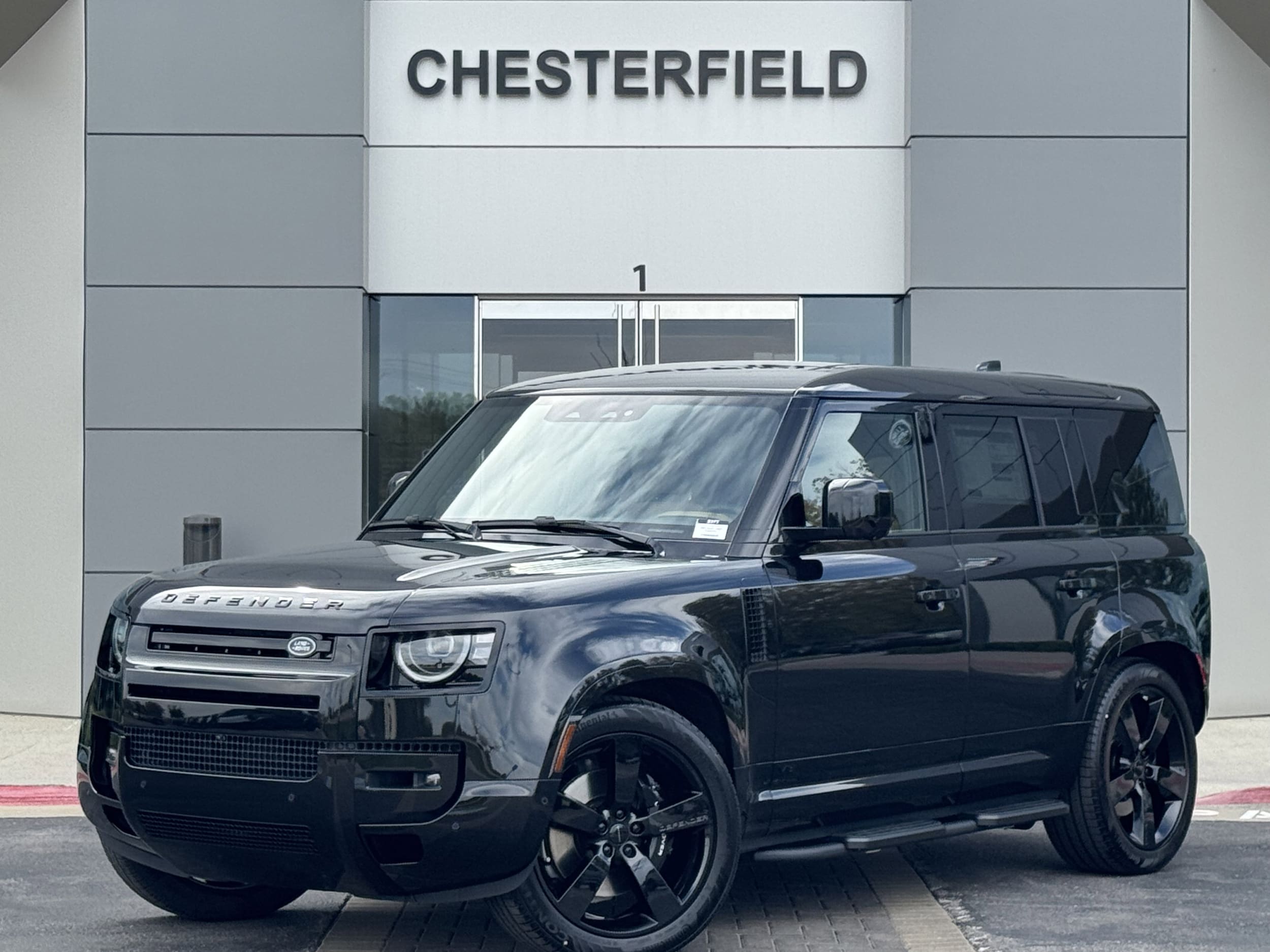 2026 Land Rover Defender V8's photo