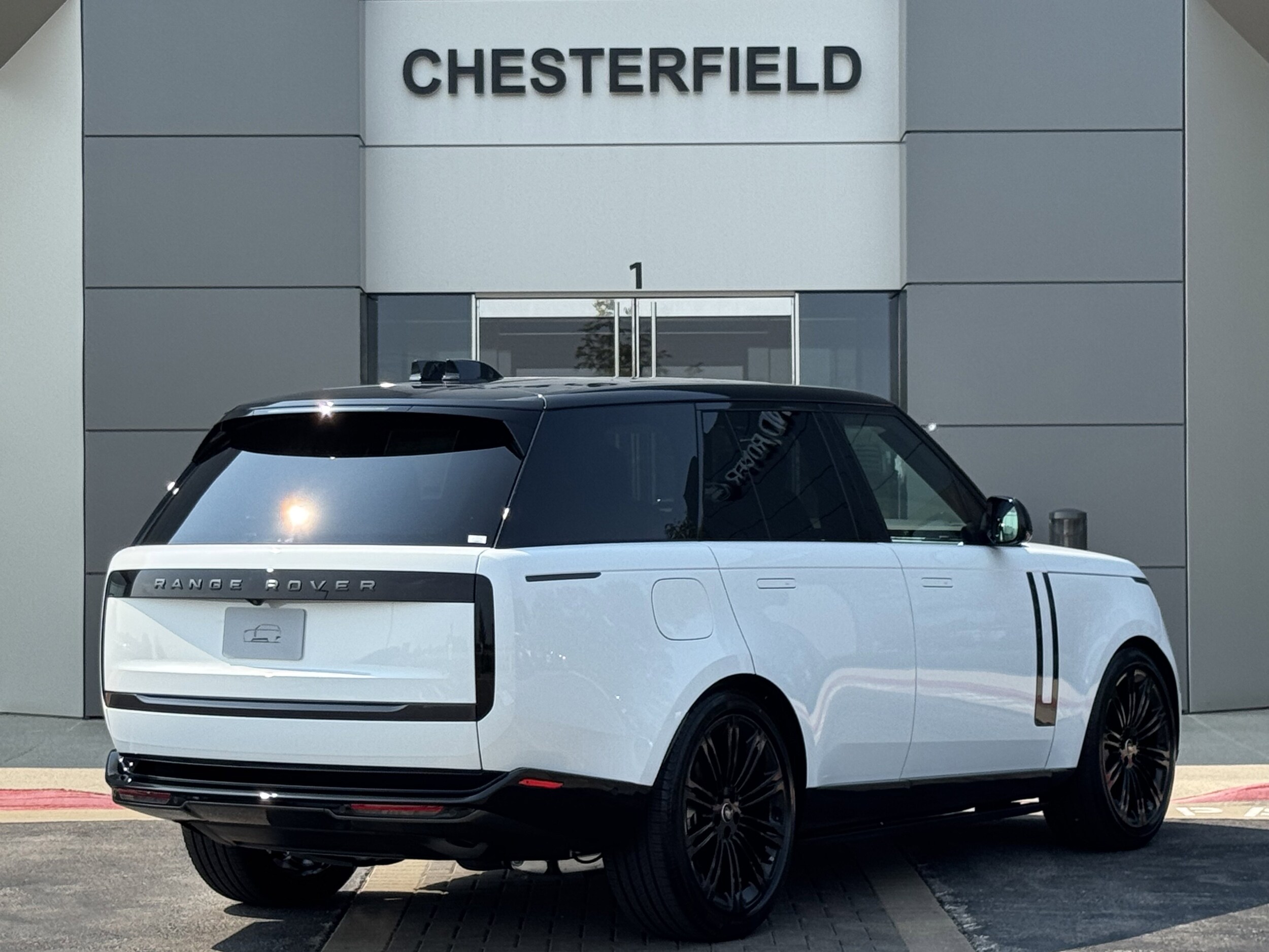 2025 Land Rover Range Rover SE photo 2