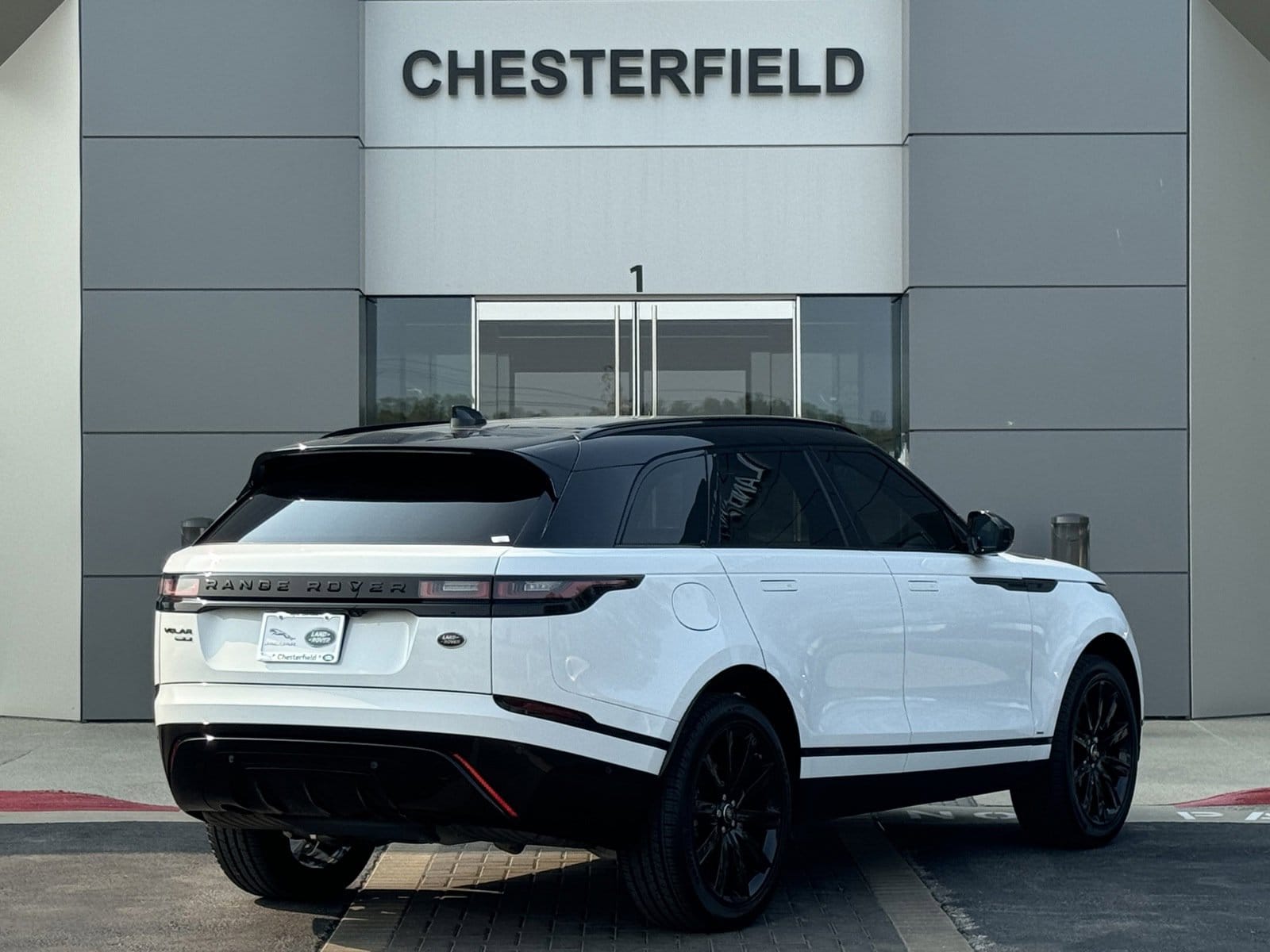 Used 2019 Land Rover Range Rover Velar SE with VIN SALYL2EX7KA792486 for sale in Chesterfield, MO